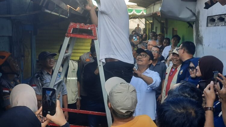 Wali Kota Yogyakarta, Hasto Wadoyo saat rumah warga Purwonikanti, Pakualaman Yogyakarta, Minggu (10/5/2026).