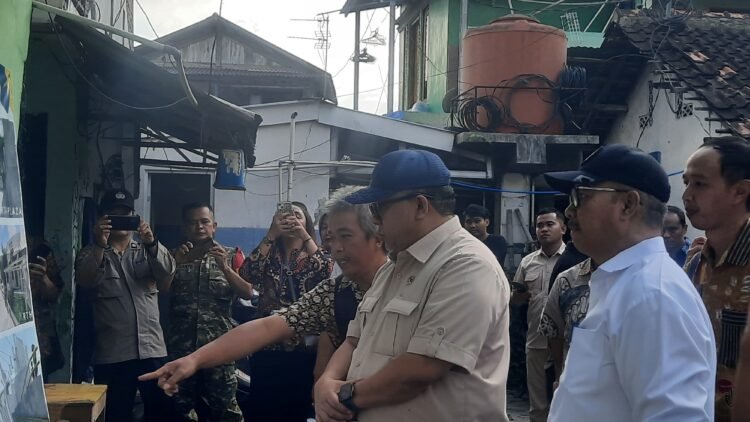 Wakil Menteri Perumahan dan Kawasan Permukiman (PKP) RI Fahri Hamzah melakukan pemantaun Kampung Lampion, Kotabaru, Kota Yogyakarta, DIY, Jumat (29/5/2026).