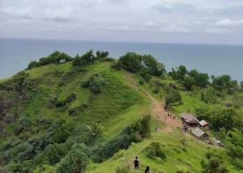 Bukit pengilon, satu di antara deretan jalur trekking yang menarik untuk dikunjungi