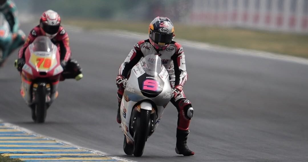 Pebalap Indonesia, Veda Ega Pratama, saat tampil di Moto3 Prancis.