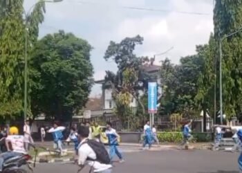 tangkapan layar aksi tawuran di kawasan Mandala Krida, Selasa (5/5/2026)