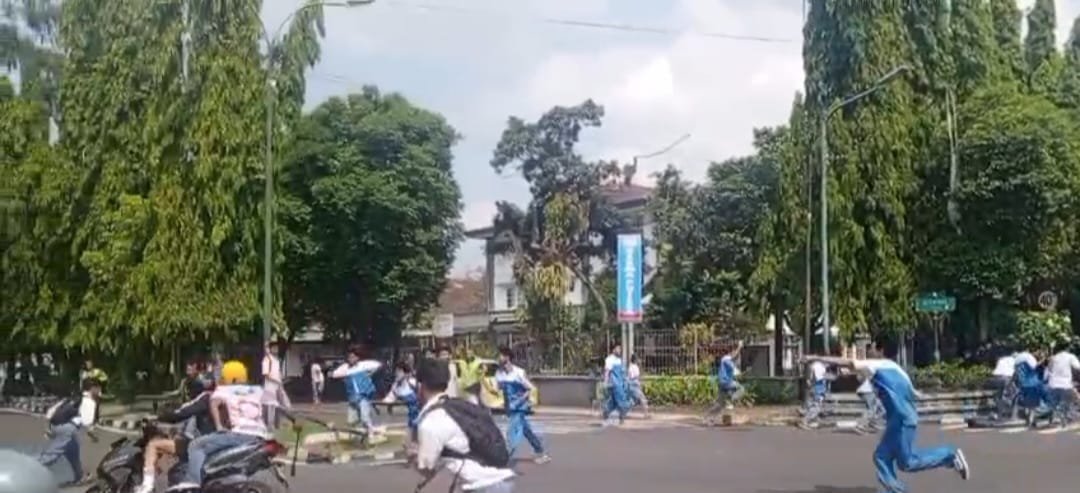 tangkapan layar aksi tawuran di kawasan Mandala Krida, Selasa (5/5/2026)