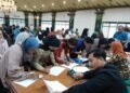 Para orang tua anak korban dugaan kekerasan Daycare Little Aresha menandatangani surat kuasa khusus untuk pendampingan hukum di Balaikota Yogyakarta, Rabu (6/5/2026).