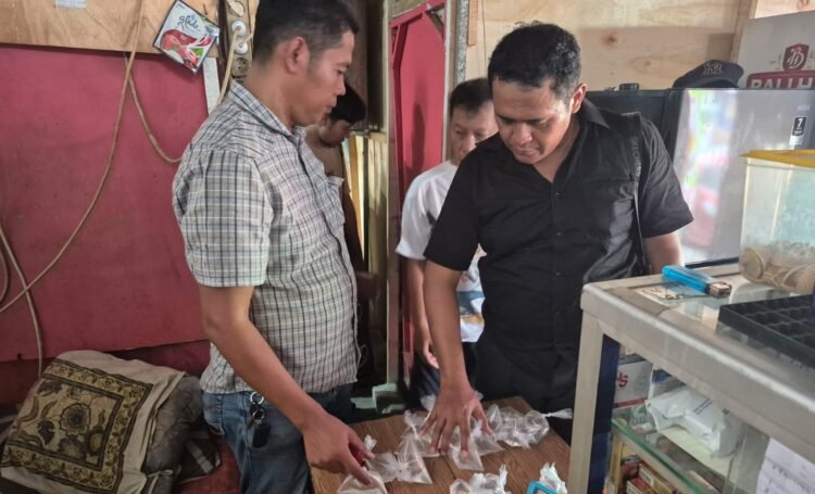 Polsek Sewon melakukan penyitaan terhadap sejumlah minuman kemasan beralkohol di Padukuhaj Salakan, Bangunharjo, Sewon, Bantul, DIY, Rabu (6/5/2026). (Polres Bantul)