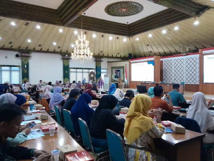 Suasana gelaran Psikoedukasi yang digelar Pemkot Yogyakarta untuk para orang tua korban daycare Little Aresha di Ruang Bima Balai Kota Yogyakarta, Minggu (10/5/2026).