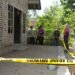 polisi mengamankan lokasi kejadian ditemukanya pria bunuh diri di sebuah rumah di Margoagung, Seyegan, Sleman, DIY, Jumat (15/5/2026). (Polresta Sleman)