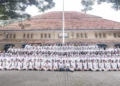 Para siswa SMA Negeri 3 Yogyakarta berpose di depan sekolah. SMA Negeri 3 Yogyakarta masuk jajaran SMA Negeri terbaik di Kota Yogyakarta