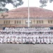 Para siswa SMA Negeri 3 Yogyakarta berpose di depan sekolah. SMA Negeri 3 Yogyakarta masuk jajaran SMA Negeri terbaik di Kota Yogyakarta