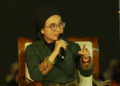 Sastrawan dan sosiolog, Okky Madasari, berbicara tentang praktik militerisme pada sejumlah aspek di ranah sipil dalam acara "Terus Terang Goes to Campus UII Yogyakarta #1".