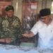 Wali Kota Yogyakarta, Hasto Wardoyo, saat mencoba cap batik di Koperasi Merah Putih Gunungketur, Kota Yogyakarta, Sabtu (16/4/2026).