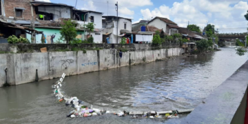 Satu unit trash barrier yang terpasang di Sungai Code kawasan Kelurahan Wirogunan, Kemantren Mergangsan, Kota Yogyakarta, Kamis (7/5/2026).