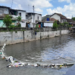 Satu unit trash barrier yang terpasang di Sungai Code kawasan Kelurahan Wirogunan, Kemantren Mergangsan, Kota Yogyakarta, Kamis (7/5/2026).