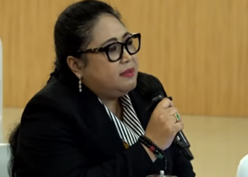 Bupati Gunungkidul Endah Subekti Kuntariningsih memaparkan masalah yang ada di wilayahnya dalam kegiatan Rakordal DIY, Kamis (30/4/2026)