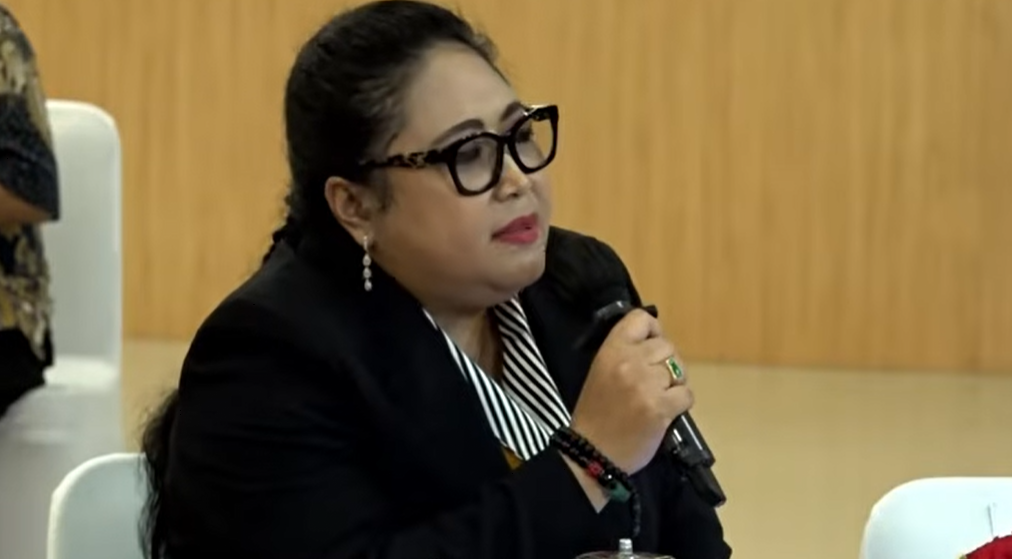 Bupati Gunungkidul Endah Subekti Kuntariningsih memaparkan masalah yang ada di wilayahnya dalam kegiatan Rakordal DIY, Kamis (30/4/2026)