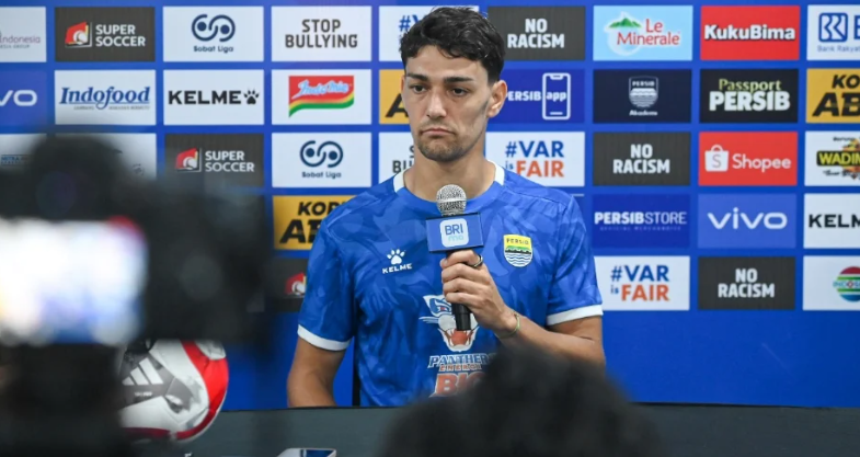 Bek Persib Bandung Federico Barba