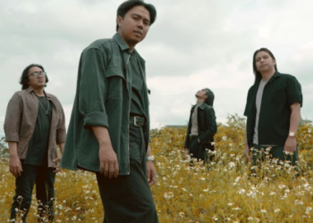 Personel band post hardcore asal Bandung, Khlorine baru saja merilis EP terbaru bertajuk Nirantara