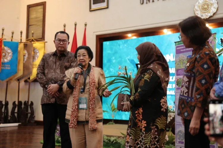 Presiden ke-5 Indonesia Megawati Soekarnoputri memberikan arahan dalam forum National Policy Dialogue yang digelar di UGM, Jumat (22/5/2026)