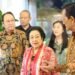 Presiden ke-5 RI sekaligus Ketum PDIP, Megawati Soekarnoputri, bersama keluarga melakukan pertemuan dan santap malam dengan Sri Sultan Hamengku Buwono X di Kraton Yogyakarta, Jumat (22/5/2026).