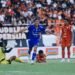 Penyerang Persib Bandung Adam Alis merayakan gol yang dilesakkan ke gawang Persija Jakarta dalam laga pekan ke-32 Super League yang digelar di Stadion Segiri, Samarinda, Minggu (10/5/2026)