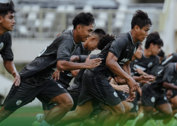 Para penggawa PSS Sleman berlatih di Stadion Maguwoharjo jelang menghadapi laga penentuan kontra PSIS Semarang, Minggu (3/5/2026)