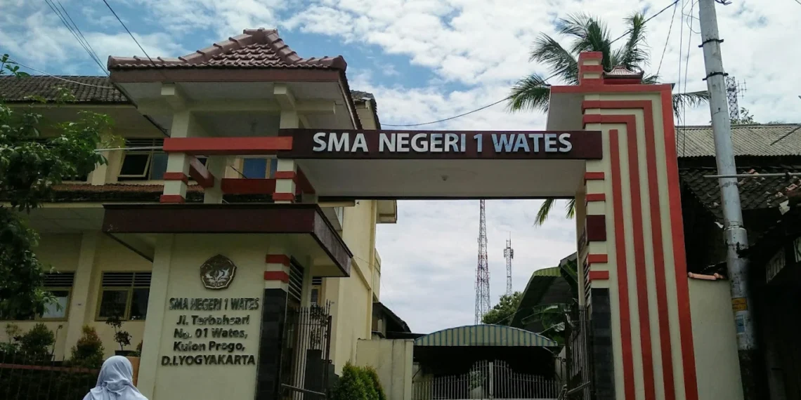 SMA Negeri 1 Wates menjadi satu di antara deretan SMA terbaik di Kulon Progo yang bisa kamu pilih untuk melanjutkan sekolah
