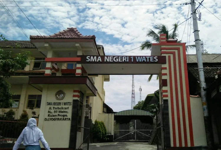 SMA Negeri 1 Wates menjadi satu di antara deretan SMA terbaik di Kulon Progo yang bisa kamu pilih untuk melanjutkan sekolah