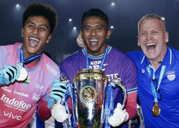 Kiper Persib Bandung Teja Paku Alam bukukan sejarah seusai Persib Bandung hattrick juara Super League