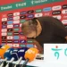 Park Hang-seo, Wakil Presiden Asosiasi Sepak Bola Korea dan Kepala delegasi Korea di Piala Dunia 2026, menundukkan kepalanya sebagai tanda permintaan maaf atas kekalahan tim Korea.