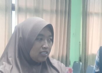 Mutfiana, pemilik rumah yang terbakar misterius di Padukuhan Kasuran, Margomukyo, Seyegan, Sleman, DIY saat diwawancarai, Kamis (4/6/2026).