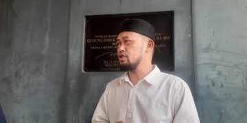 Panglima Front Jihad Islam (FJI) Abdurahman saat melakukan laporan balik pihak Gereja Misi Sejahtera (GMS) terkait pemalsuan dokumen oleh ke Polda DIY, Senin (8/6/2026).