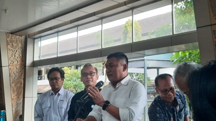 Badan Penanggulagan Bencanan Daerah (BPBD) dan Polresta Sleman dan tim peneliti rumah kebakaran secara misterius di Seyegan saat ditemui di Lobby Kantor Bupati, Setda Sleman, Senin (15/6/2026).