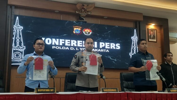 Jumpa pers kasus penyalahgunaan izin Tanah Kas Desa oleh mantan Lurah Condongcatur Reno Candra Sangaji di Mapolda DIY, Selasa (30/6/2026).