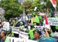 Salah satu massa aksi Bela Nadiem saat menyampaikan orasi di depan Kantor Kejati DIY, Selasa (2/6/2026).