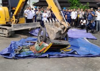 Unit becak motor dimusnahkan dan diganti becak listrik di KUPT Kendaraan Bermotor Kantor Dinas Perhubungan Kota Yogyakarta, pada Rabu (3/6/2026).