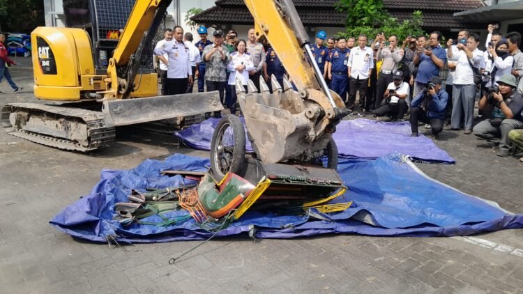 Unit becak motor dimusnahkan dan diganti becak listrik di KUPT Kendaraan Bermotor Kantor Dinas Perhubungan Kota Yogyakarta, pada Rabu (3/6/2026).