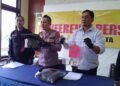 Polisi menunjukkan barang bukti kasus pencurian uang kotak amal masjid di Kemantren Mergangsan, Kota Yogyakarta, yang dilakukan warga Sleman berinisial YK (39), di Mapolsek Mergangsan, Senin (8/6/2026).