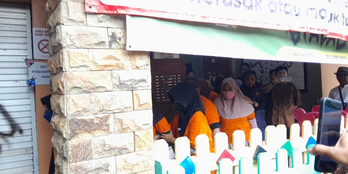 Suasana rekontruksi kasus dugaan kekerasan di Daycare Little Aresha Kota Yogyakarta, Selasa (9/6/2026).