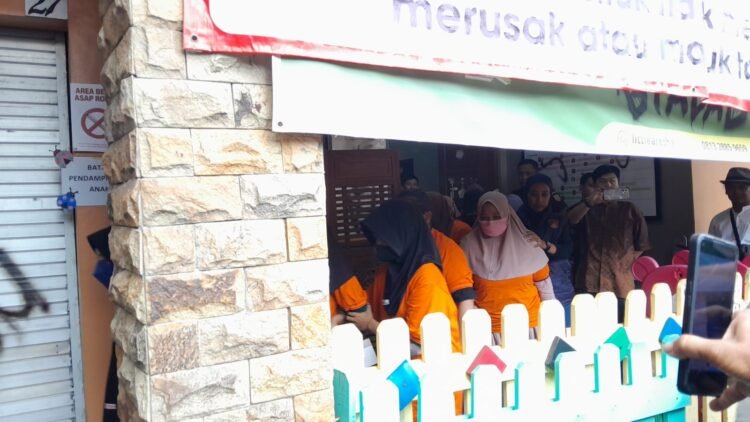 Suasana rekontruksi kasus dugaan kekerasan di Daycare Little Aresha Kota Yogyakarta, Selasa (9/6/2026).