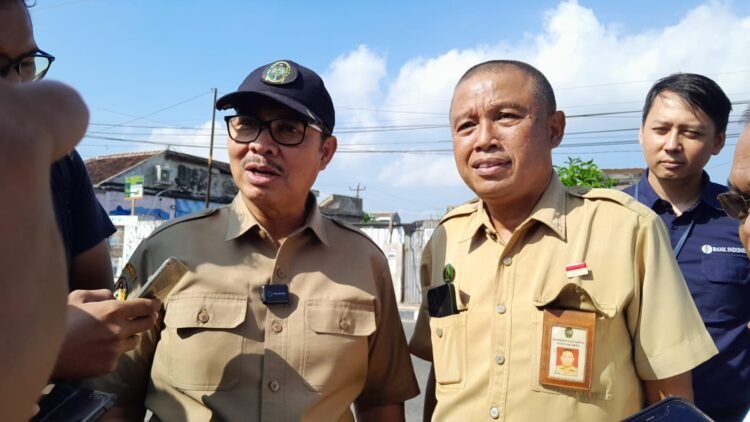 Wali Kota Yogyakarta Hasto Wardoyo dan Kepala Diskominfo Kota Yogyakarta, Ignatius Trihastono memberi keterangan terkait program ducting kabel fiber optik, Senin (15/6/2026).
