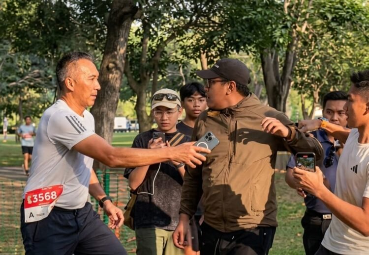 Tangkapan layar saat Danrem 072/Pamungkas, Brigjen TNI Yuniar Dwi Hantono, terlibat cek-cok dengan marshal event Mandiri Jogja Maraton karena ajudannya ditarik ke luar lintasan, Minggu (21/6/2026).
