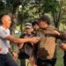 Tangkapan layar saat Danrem 072/Pamungkas, Brigjen TNI Yuniar Dwi Hantono, terlibat cek-cok dengan marshal event Mandiri Jogja Maraton karena ajudannya ditarik ke luar lintasan, Minggu (21/6/2026).