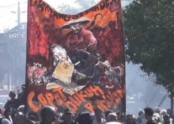 Aksi protes menuntut pencopotan kepala dukuh Banyon di Kantor Kalurahan Pandowoharjo, Sewon, Bantul, DIY, akibat penggelapan sertifikat tanah, Senin (29/6/2026). (Istimewa)