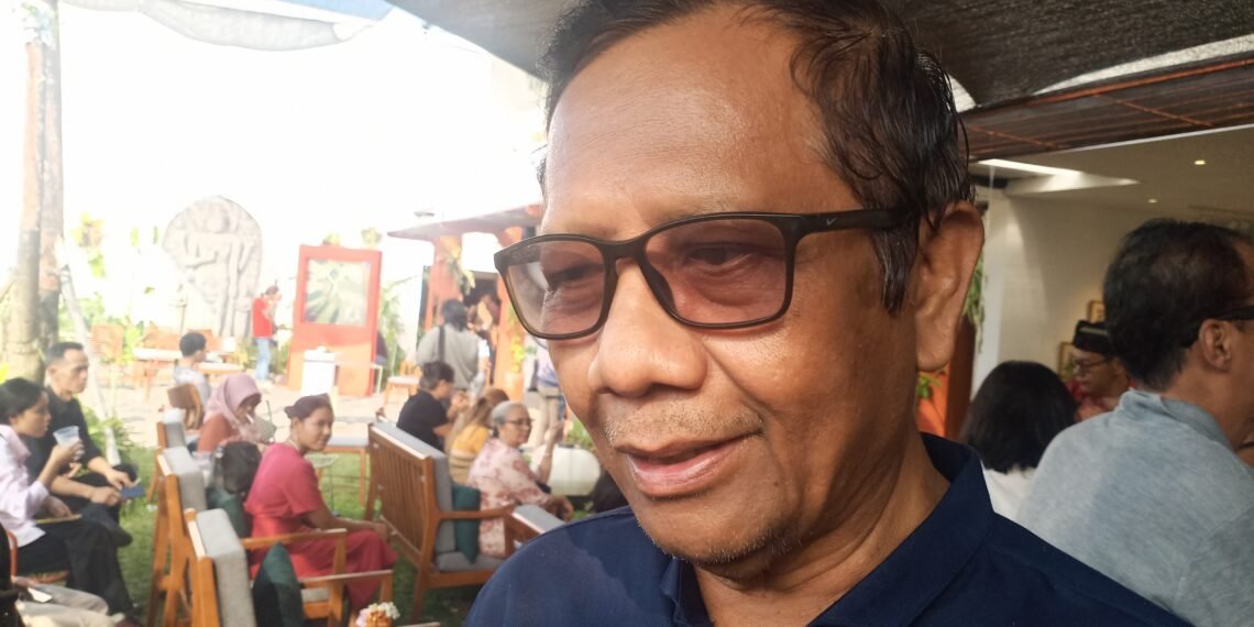 Mantan Menko Polhukam RI, Mahfud MD, menilai penangkapan mantan Kepala BGN, Dadan Hindayana, oleh Kejagung RI sebagai langkah tepat, di Kabupaten Bantul, Sabtu (6/6/2026).