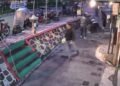 Tangkapan layar CCTV keributan diduga pelaku klitih diamankan warga di Simpang Empat Hotel Melia Purosani, Jalan Mayor Suryotomo, Kelurahan Ngupasan, Kemantren Gondomanan, Kota Yogyakarta, pada Minggu (14/6/2026).