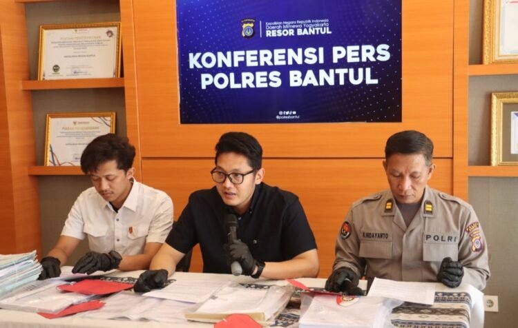 Jumpa pers kasus korupsi penyaluran Kredit Usaha Rakyat (KUR) di BRI Sanden, Kamis (25/6/2026). (POLRES Bantul)