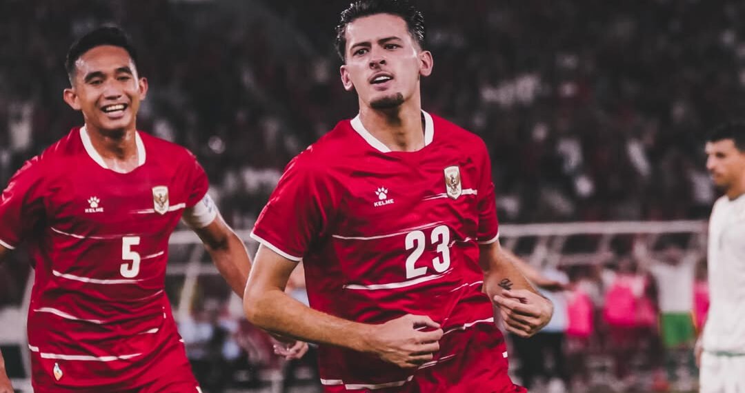 Pemain Timnas Indonesia, Justin Hubner (kanan), merayakan gol yang dicetak ke gawang Oman dalam laga FIFA Matchday di Stadion Utama Gelora Bung Karno, Jakarta, Selasa (5/6/2026).