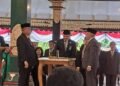 Abu Bakar (kanan) saat dilantik menjadi Sekretaris Daerah Sleman oleh Bupati Sleman, Harda Kiswaya (kiri), di Pendopo Parasamya, Selasa (2/6/2026).