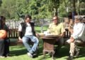 Kepala Dinas Lingkungan Hidup Junaidi bersama Sekretaris Komisi C DPRD Sleman Untung Basuki Rachmad berdiskusi tentang peran Kampung Iklim di tengah upaya merespon perubahan iklim