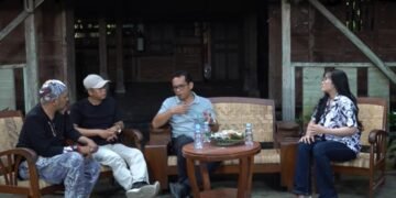 Kepala Bidang Pendataan, Pembinaan, dan Pengawasan Bangunan DPUPKP Sleman, Martinus Doni Purbo Kuncahyo memberi penjelasan terkait kepengurusan PBG saat berdiskusi di acara SEMEJA