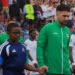 Pemain Timnas Irak, Frans Putros (kanan), bersiap memasuki lapangan Stadion Toronto, Kanada di laga ketiga Grup I melawan Senegal di Piala Dunia 2026.